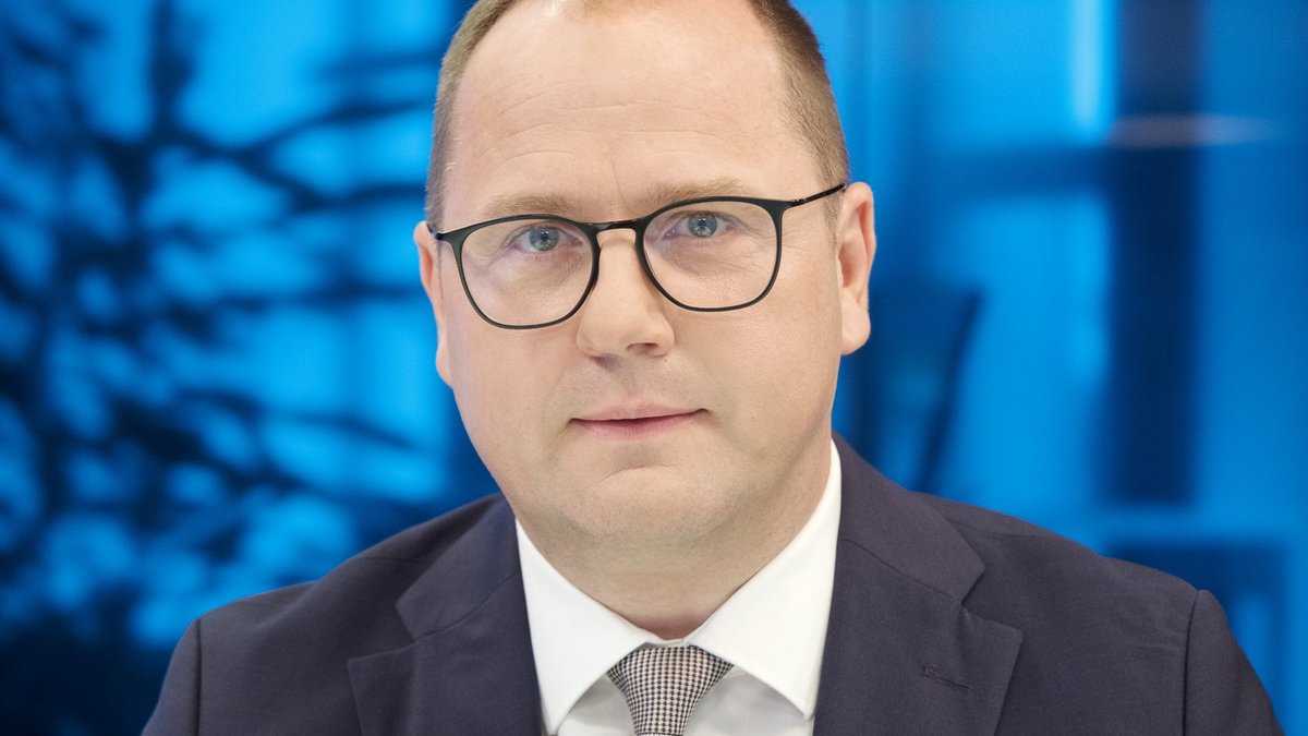 80 vadošām pašvaldību amatpersonām piešķirta pieeja valsts noslēpumam; Helmanim vēl darbnespēja