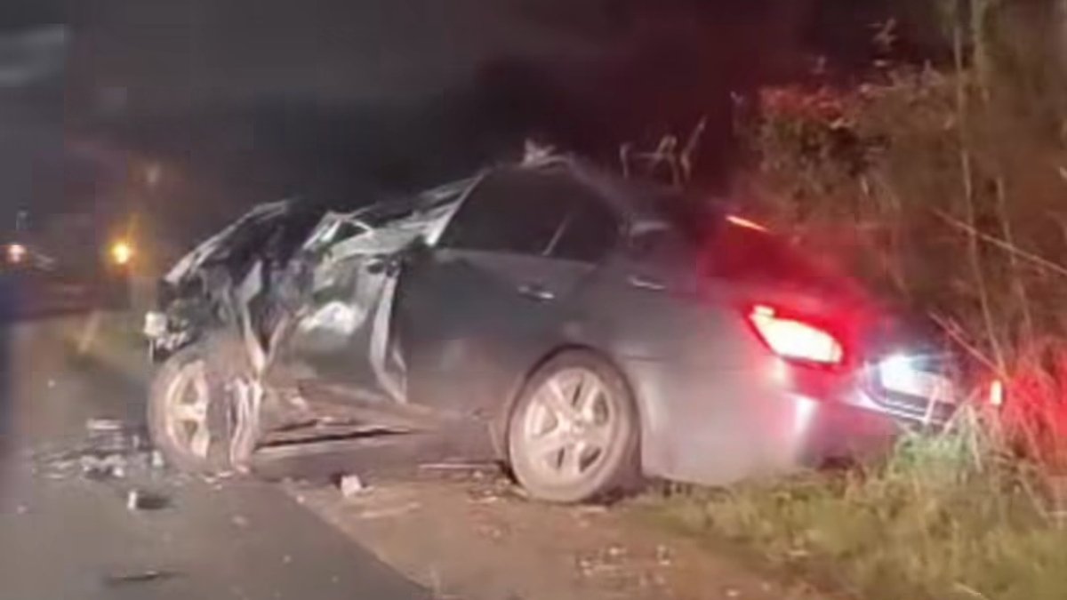 Kleistu ielā notikusi BMW un kravas auto frontālā sadursme