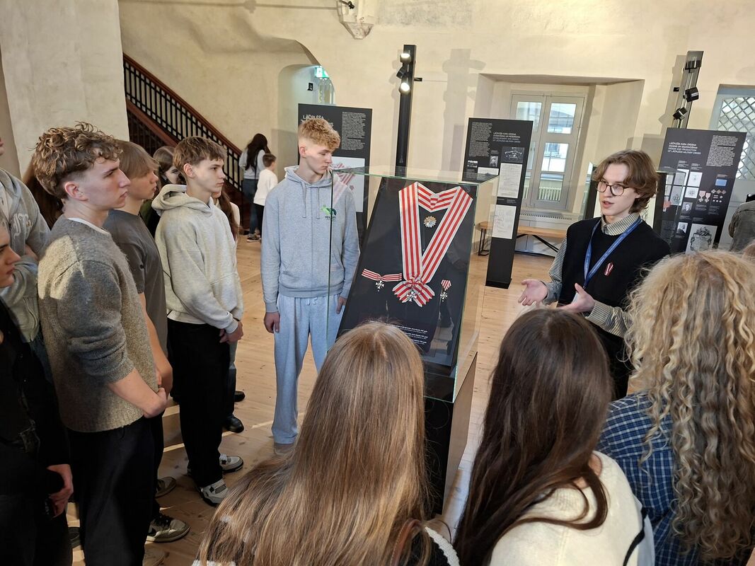 Tikai vienu dienu Rīgas pilī apskatāms pilns Lāčplēša Kara ordeņa komplekts