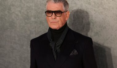 Pīrss Brosnans salīgst ar dēlu pēc viņa cīņas ar narkotiku atkarību