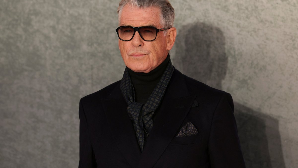 Pīrss Brosnans salīgst ar dēlu pēc viņa cīņas ar narkotiku atkarību