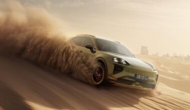 Klātienē Dubaijā pirmizrādi piedzīvo jaunais "Porsche Cayenne Electric" modelis