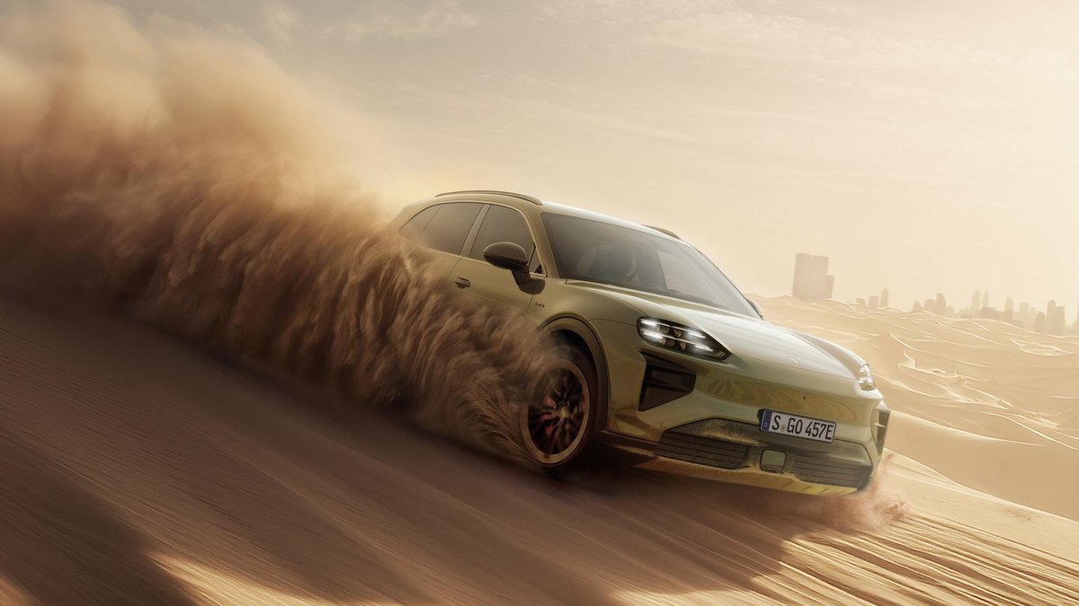 Klātienē Dubaijā pirmizrādi piedzīvo jaunais "Porsche Cayenne Electric" modelis