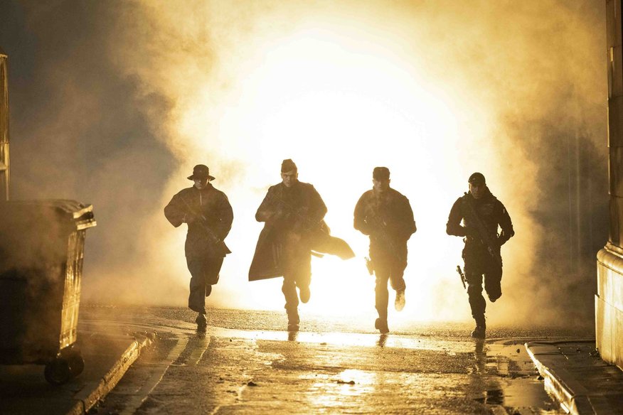 Vienkāršā cilvēka cīņa pret sistēmu piedzīvojumu filmā "Skrienošais cilvēks"