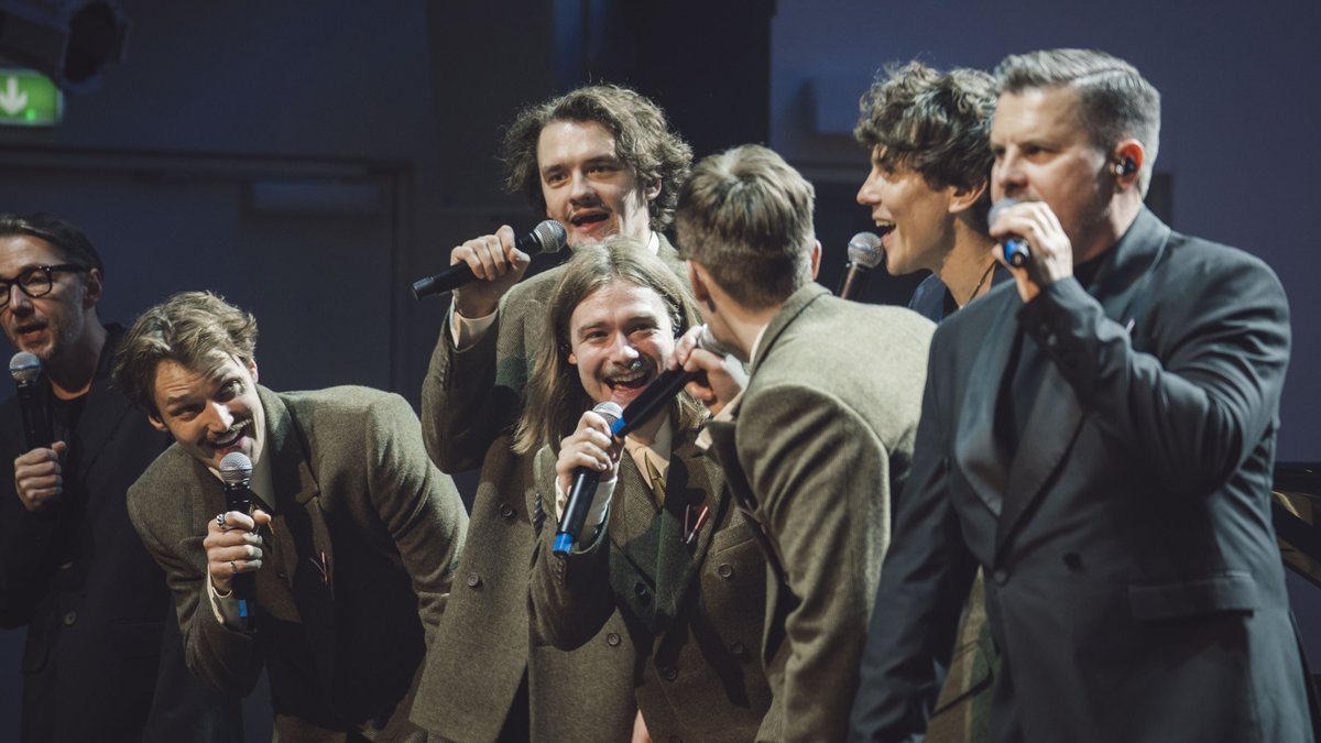 "Lielajā dzintarā" izskanējis valsts svētku koncerts ar Latvijas mūzikas zvaigznēm