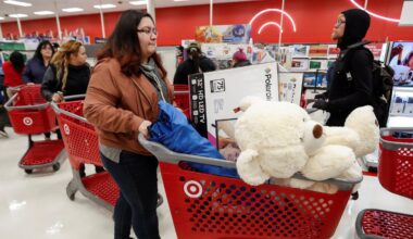 Daļa tirgotāju maldina pircējus. Kā neiekrist Melnās piektdienas piedāvājumu lamatās