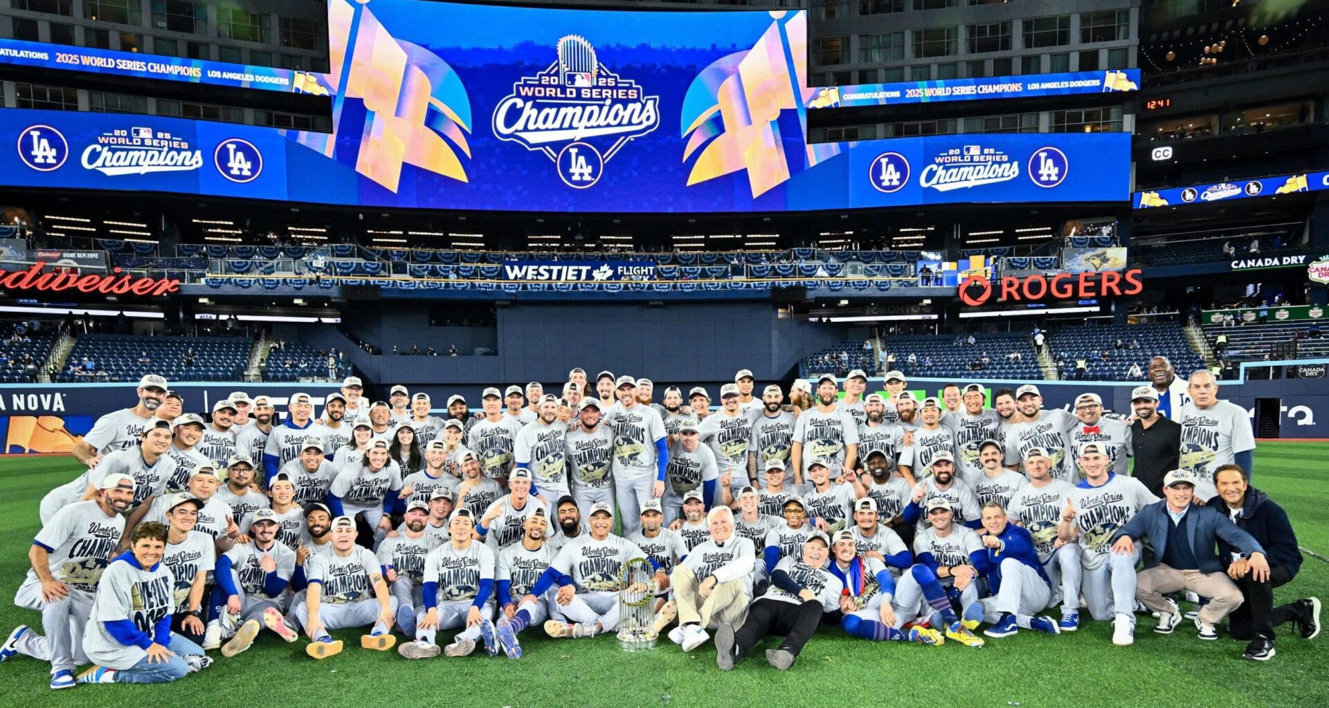 Losandželosas "Dodgers" izšķirošajā spēlē nodrošina otro MLB titulu pēc kārtas