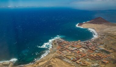 Kanāriju salās vētrā gājuši bojā trīs cilvēki