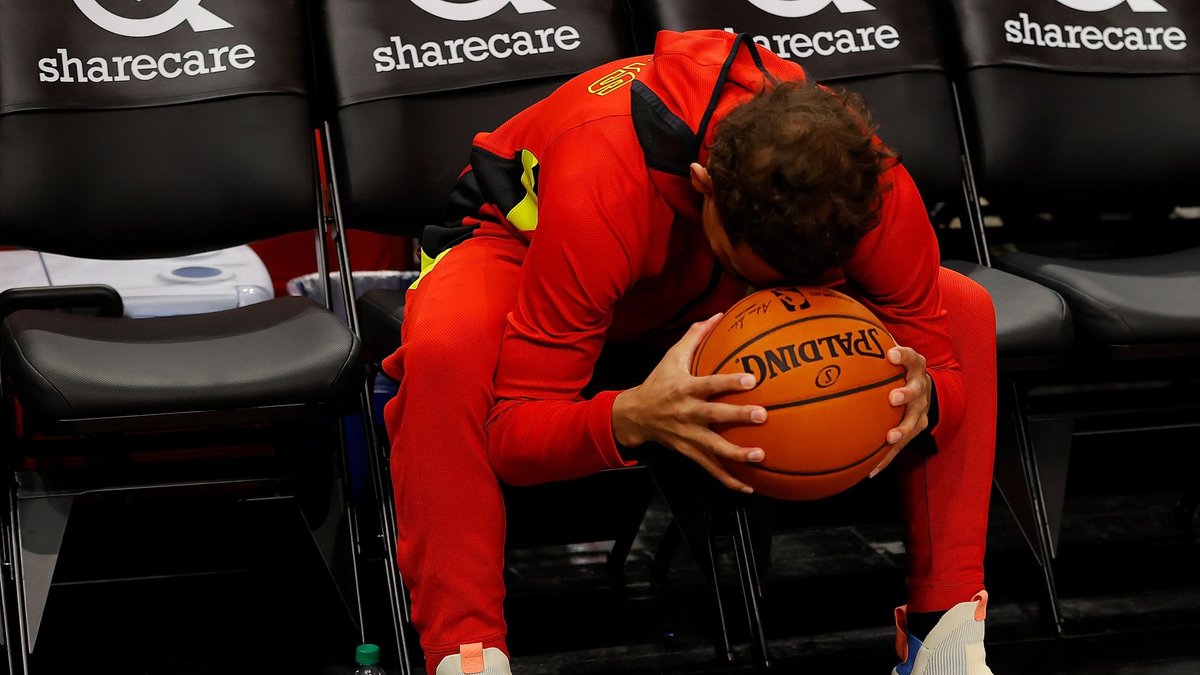 Ceļojumi, "Porsche", dāvanas mīļākajai – "Hawks" darbinieks pamatīgi uzdzīvojis uz Porziņģa kluba rēķina