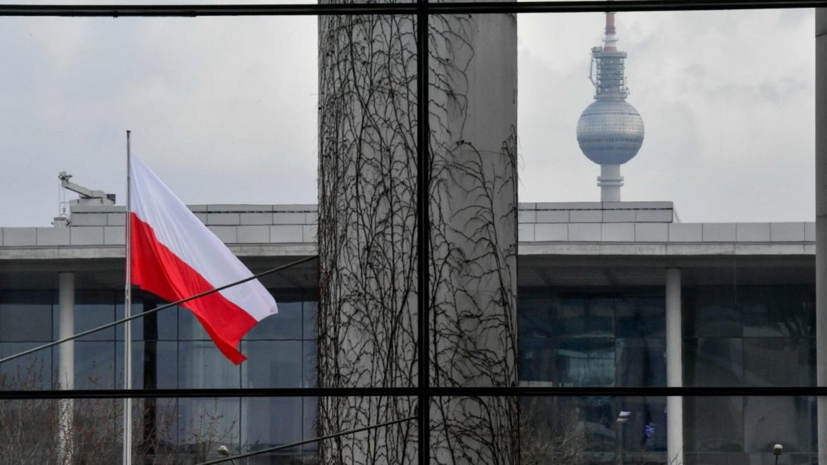 Polijas ārlietu ministrs izsaucis Izraēlas vēstnieku saistībā ar "Yad Vashem" ierakstu "X"