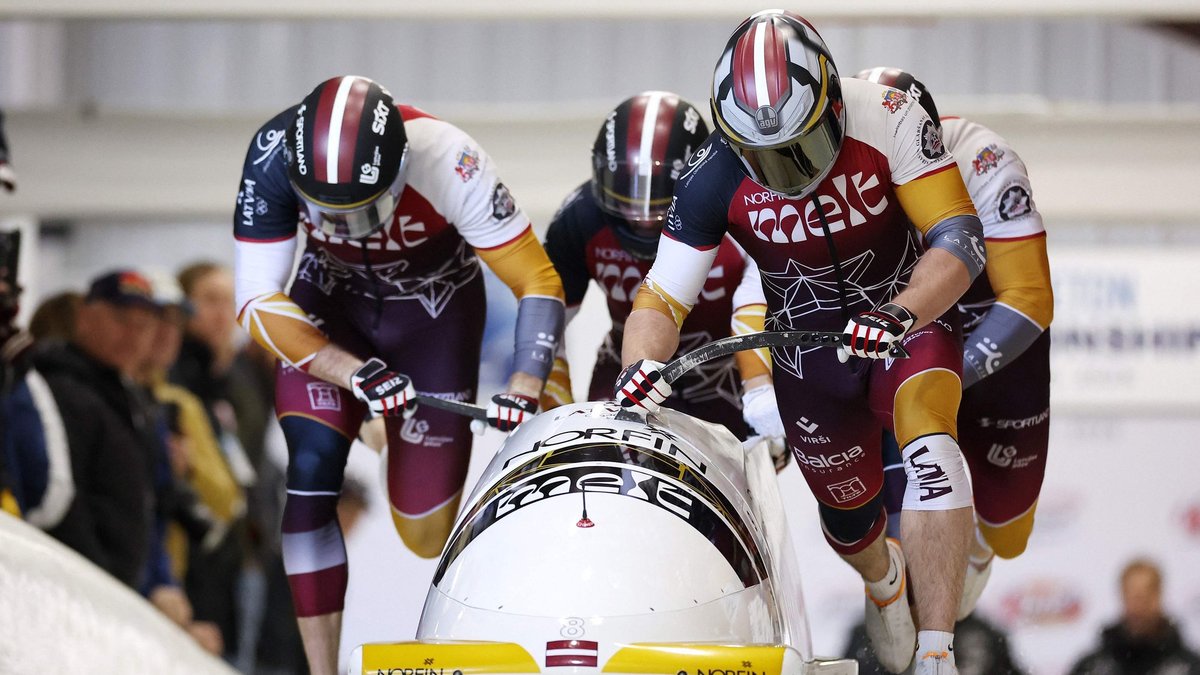 Latvijas bobsleja ekipāžām Kortīnā Pasaules kausa četrinieku sacensībās vietas otrā desmita beigās
