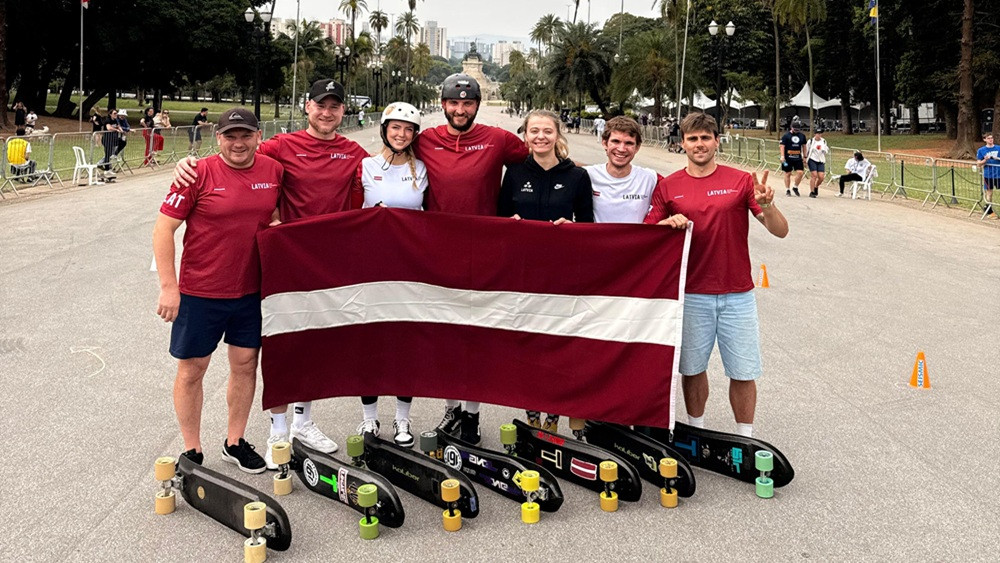 Pasaules čempionātā skeitbordā līnijslalomā Gailītim un Ozoliņai zelts, Kuzminam sudrabs – Citi sporta veidi – Sportacentrs.com