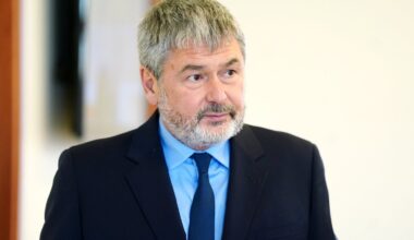 Magoņa kukuļošanas lietā apsūdzētais Osinovskis "klauvējis" pie prokuratūras durvīm, vēsta raidījums