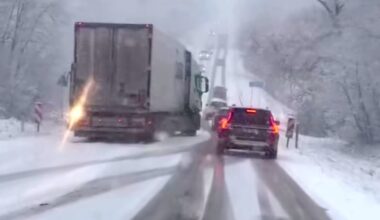 Uz Siguldas šosejas notikusi autobusa un kravas auto sadursme