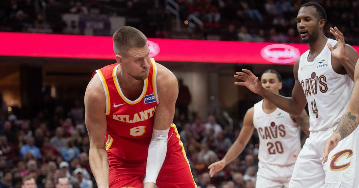 VIDEO: Meistarīgais Vienradzis - Porziņģis piespēlē guļot uz grīdas un uzliek jumtu Moblijam - tv3.lv