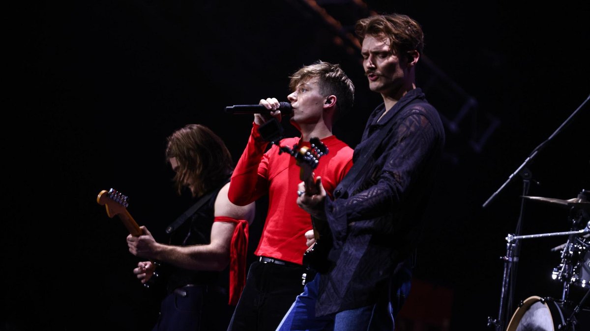 "Sudden Lights" izpārdod arēnu un izziņo koncertus Liepājā un Valmierā - Delfi