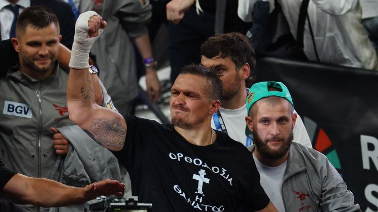 Usiks atsakās no WBO jostas un vairs nav neapstrīdamais čempions – Bokss – Sportacentrs.com