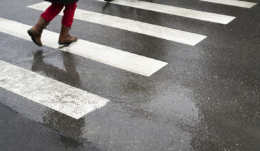 Aizvadītajā diennaktī ceļu satiksmes negadījumos cietis 21 cilvēks; Zemgalē cietuši trīs gājēji