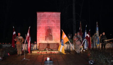 Smiltenē Lāčplēša dienā – svētbrīdis un lāpu gājiens