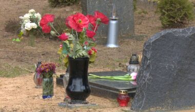 Svaiga kopiņa blakus Rusiņa noslepkavotās sievietes kapam atgādina par smago noziegumu / Jēkabpils Laiks: Jēkabpils ziņas