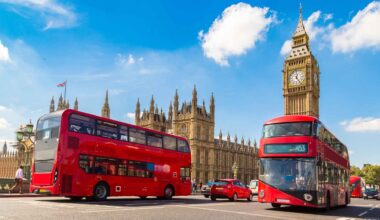 Lielbritānijā apstiprina jaunu nodokli elektroauto – maksā par katru nobraukto jūdzi