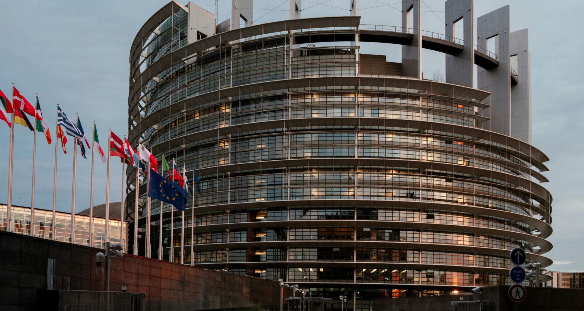 Brisele solidarizējas ar Lietuvu, tomēr Minskai sankcijas nepiemēro -