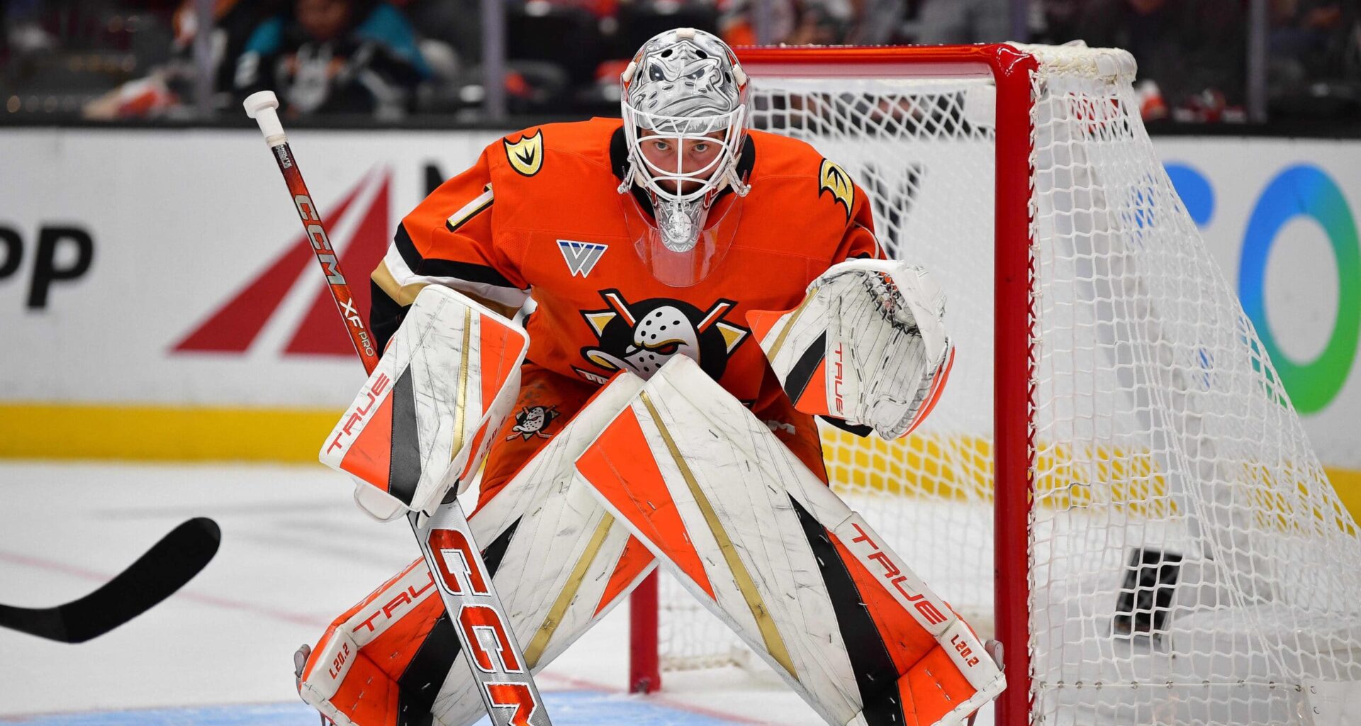 "Ducks" vārtsargs atzīts par NHL aizvadītās nedēļas labāko spēlētāju