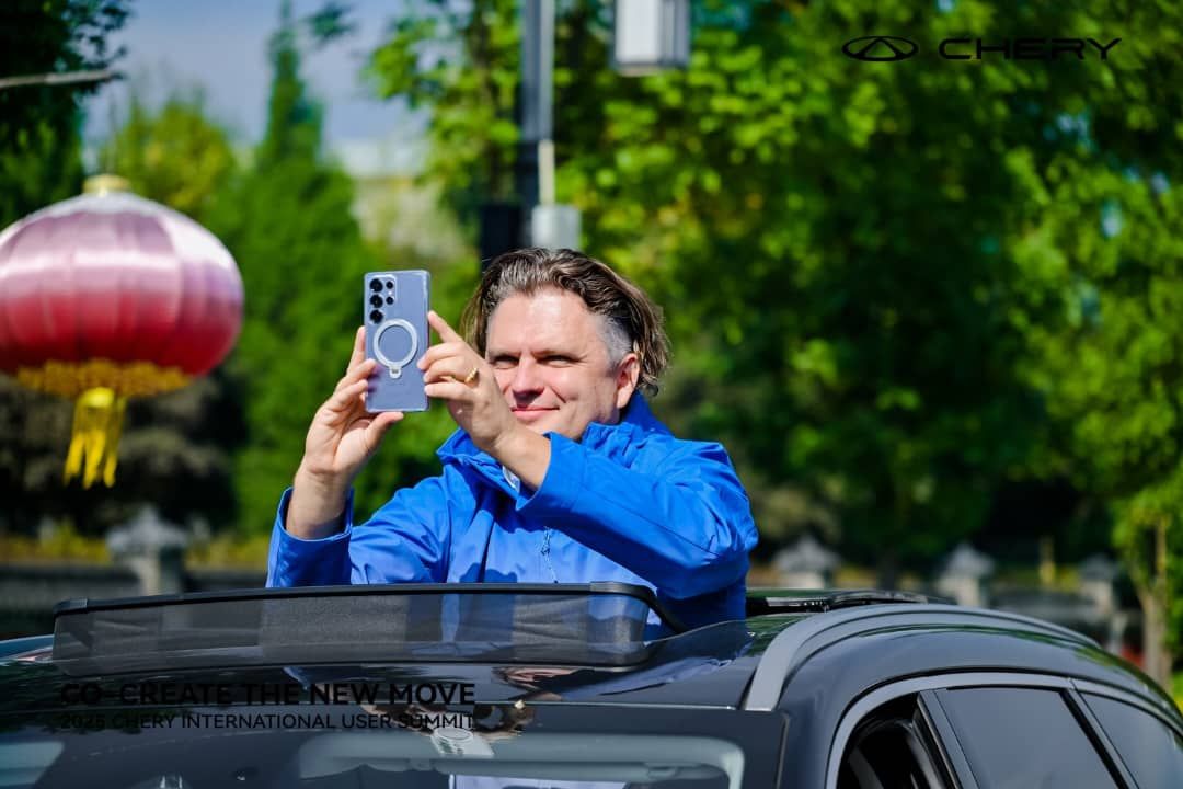 Ķīnas izaicinājums Eiropas SUV līderiem – “Tiggo 8” debitēs arī Latvijā (+ VIDEO)