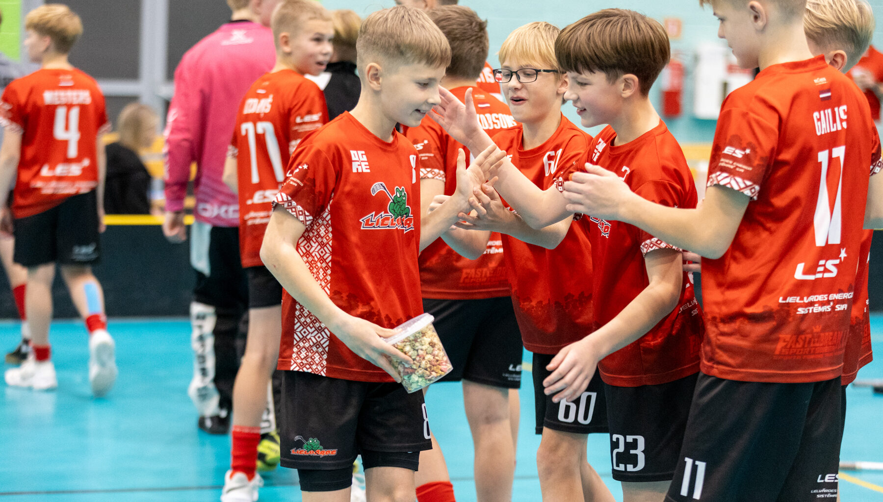 Latvijas Florbola savienība » LV » 2025/2026 » Jaunumi » "Lielvārde 1" pēcspēles metienos pārspēj "Talsu NSS/Krauzers U13"