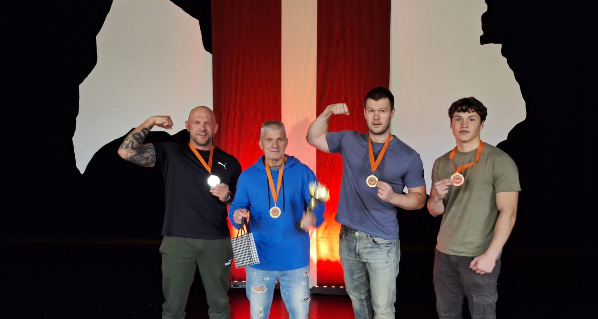 Smiltenieši izcīna medaļas spēka trīscīņas disciplīnā