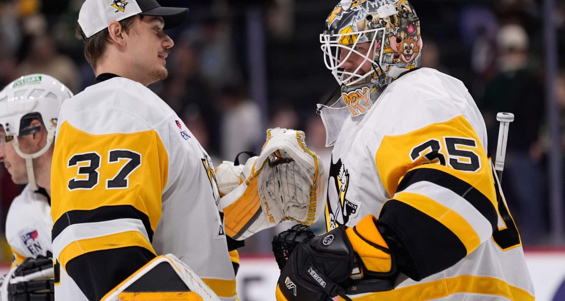 Zināms "Penguins" vārtsargs mačam pret sezonu vāji sākušo "Maple Leafs"