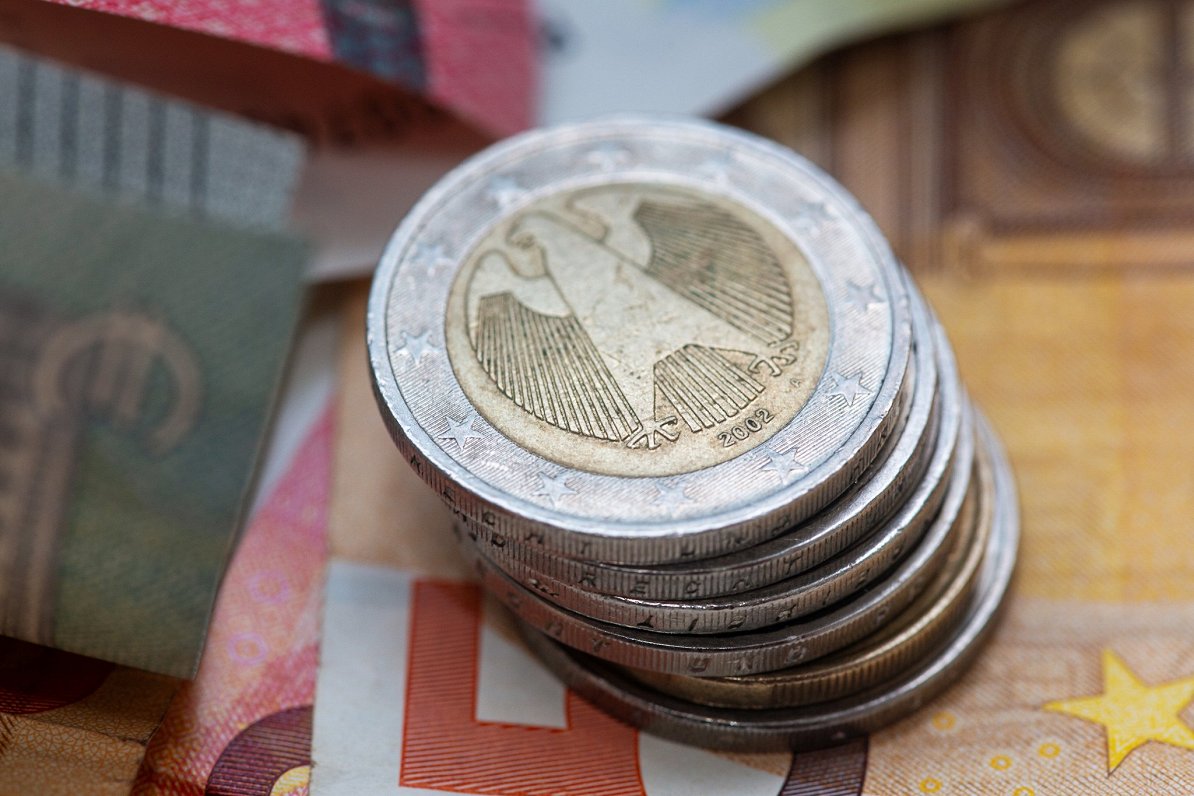 Daudzmiljonu studiju digitalizācijas projekti raisa jautājumus par caurspīdību / Raksts