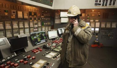 Krievija veikusi postošu triecienu Ukrainas enerģētikas sektoram; stāsies spēkā īpaši grafiki