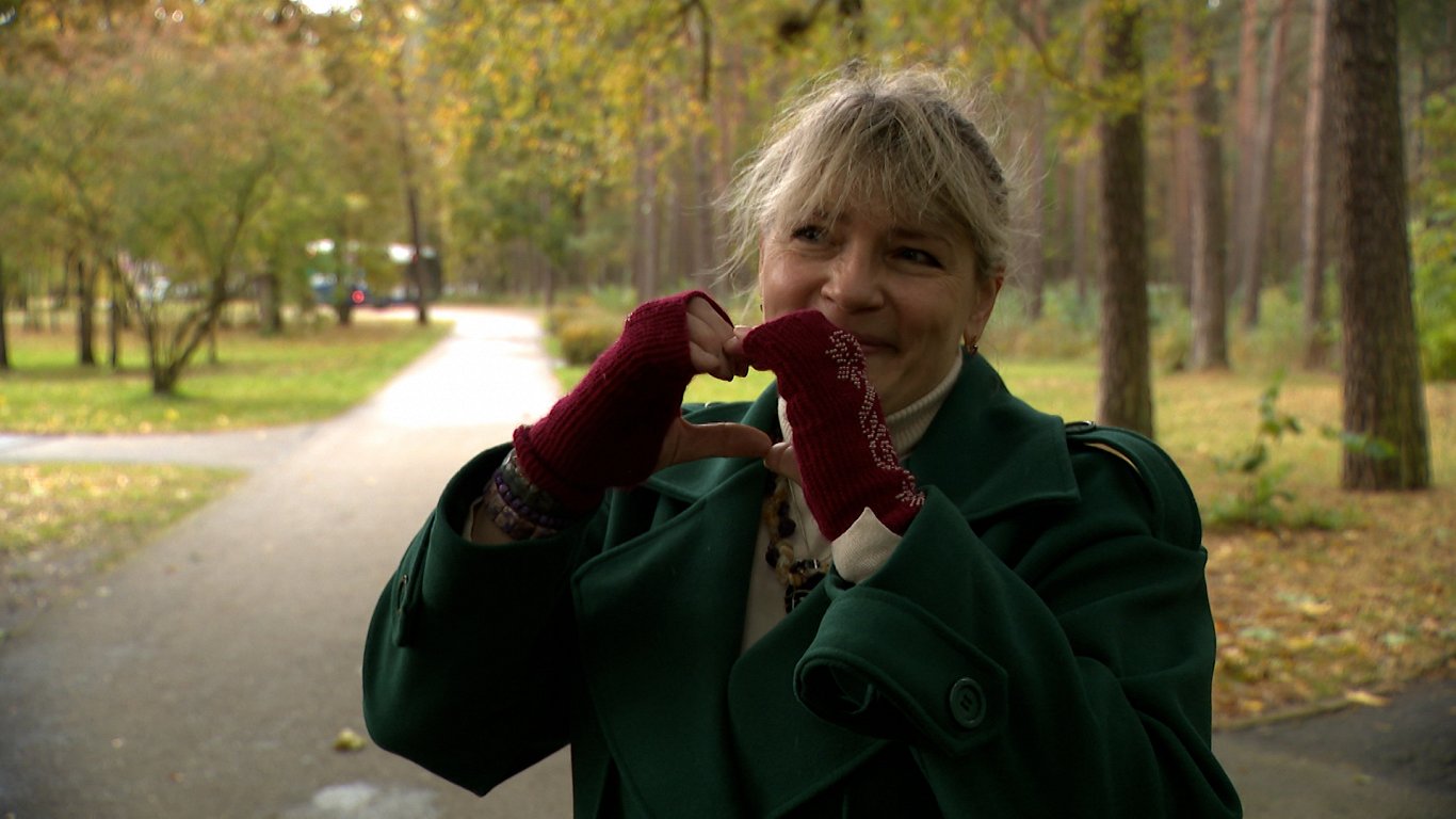 Vienīgā tāda paciente Baltijā. Evita Vītoliņa pēc neveiksmīgas operācijas atradusi hobiju un iesaistās labdarībā / Raksts