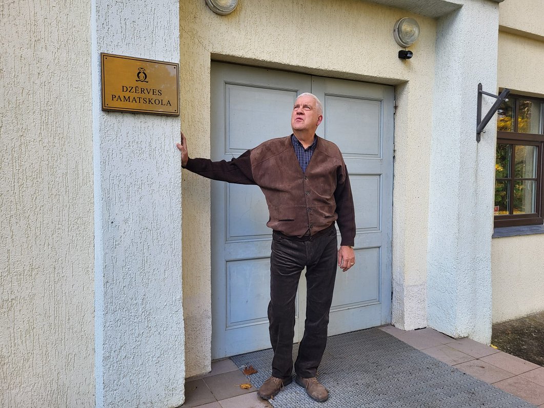 Dzērves pamatskola un direktors Mairolds Blūms