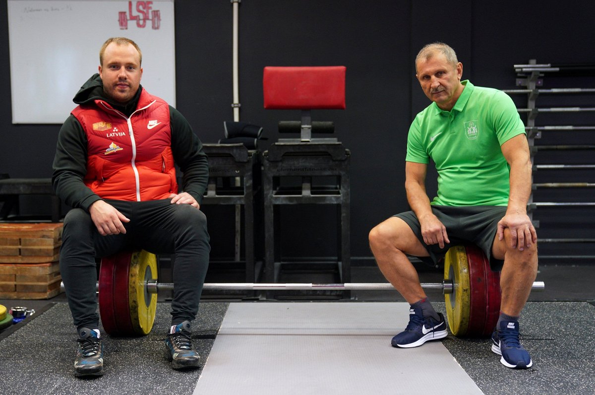 Artūrs Plēsnieks (pa kreisi) un Eduards Andruškēvičs
