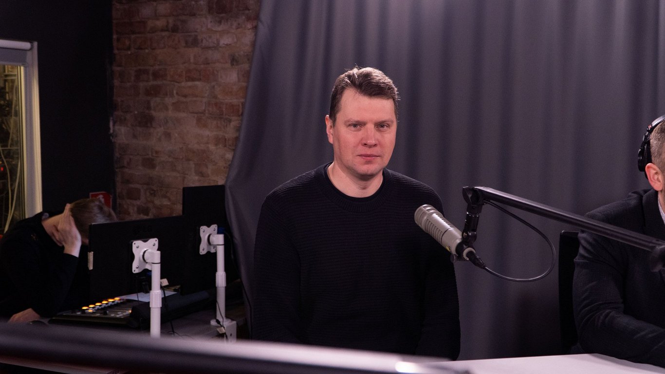 Īpašā kņudoņa un iespēja satikt Maestro. Kas Arni Krauzi saista radio jau no 15 gadu vecuma? / Raksts