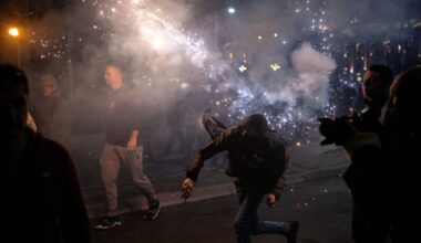 Serbijas prezidents pēc gadu ilgušiem protestiem sola izsludināt parlamenta pirmstermiņa vēlēšanas / Raksts