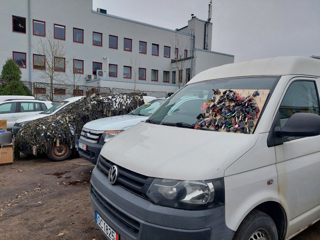 No Latvijas uz Ukrainu dodas 65 ziedoti auto