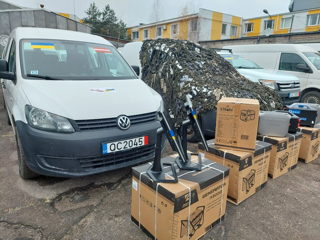 No Latvijas uz Ukrainu dodas 65 ziedoti auto