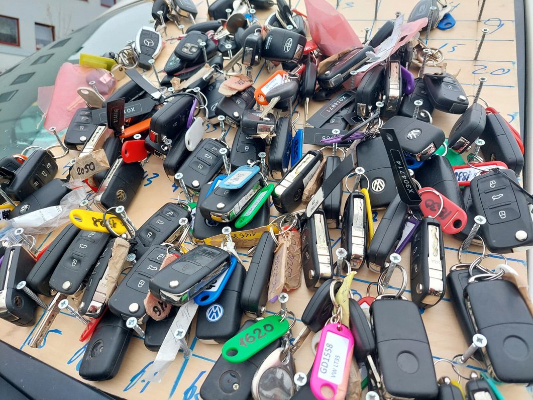 No Latvijas uz Ukrainu dodas 65 ziedoti auto