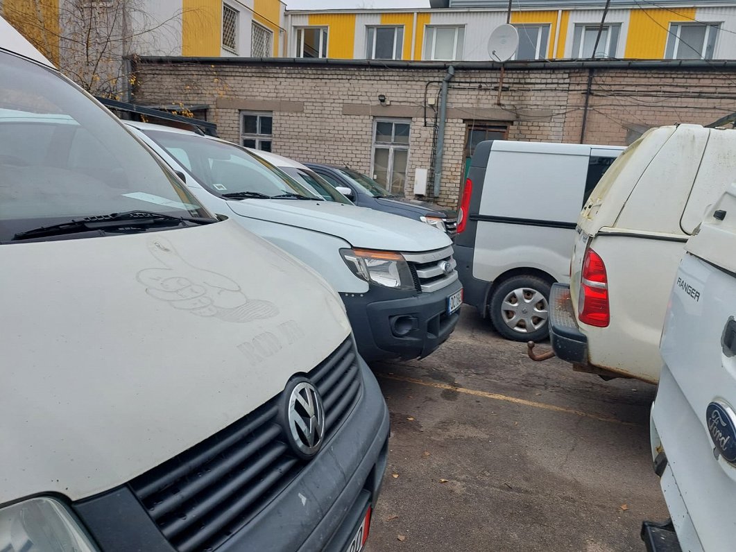 No Latvijas uz Ukrainu dodas 65 ziedoti auto