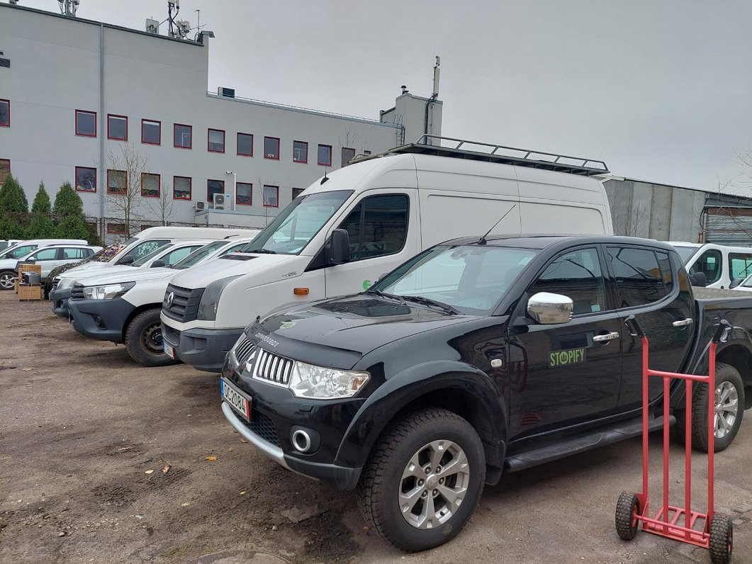 No Latvijas uz Ukrainu dodas 65 ziedoti auto