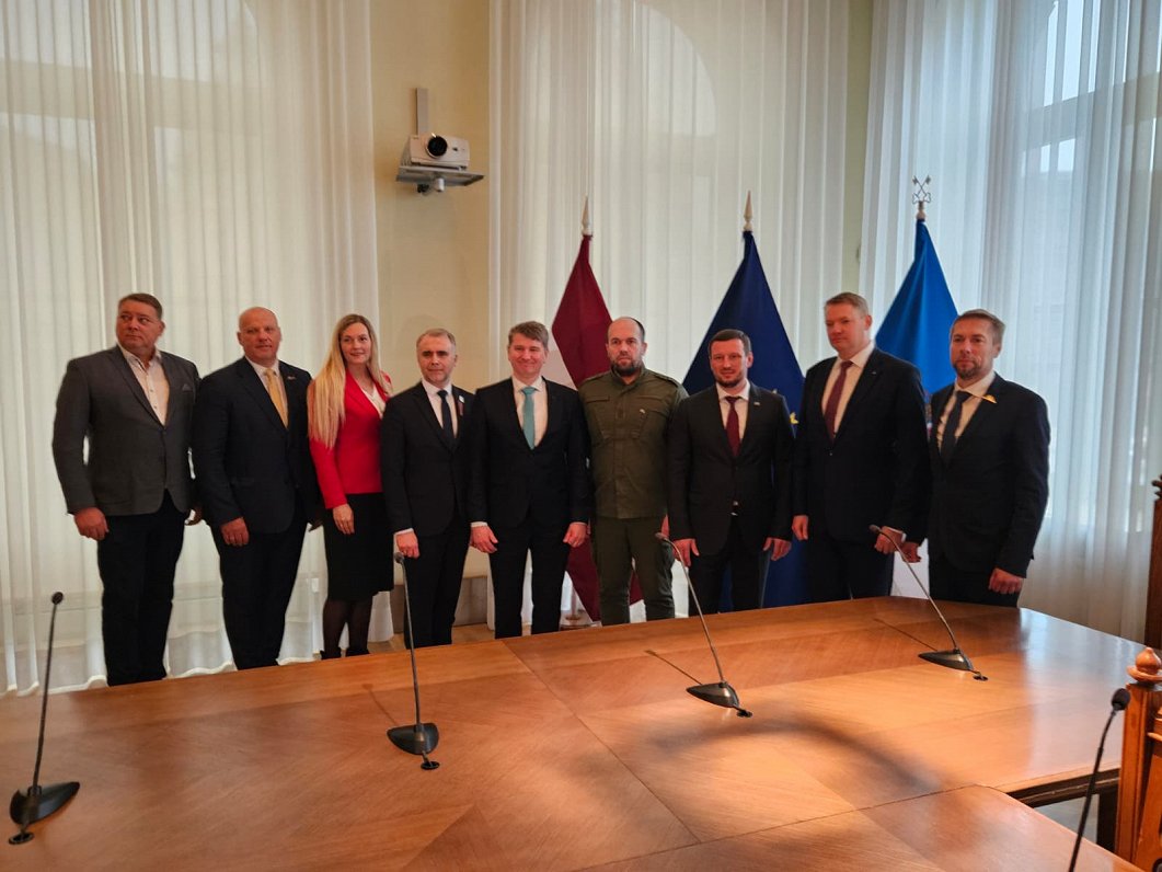 Hersonas pārstāvji Rīgā dalās ar izdzīvošanas pieredzi kara laikā / Raksts