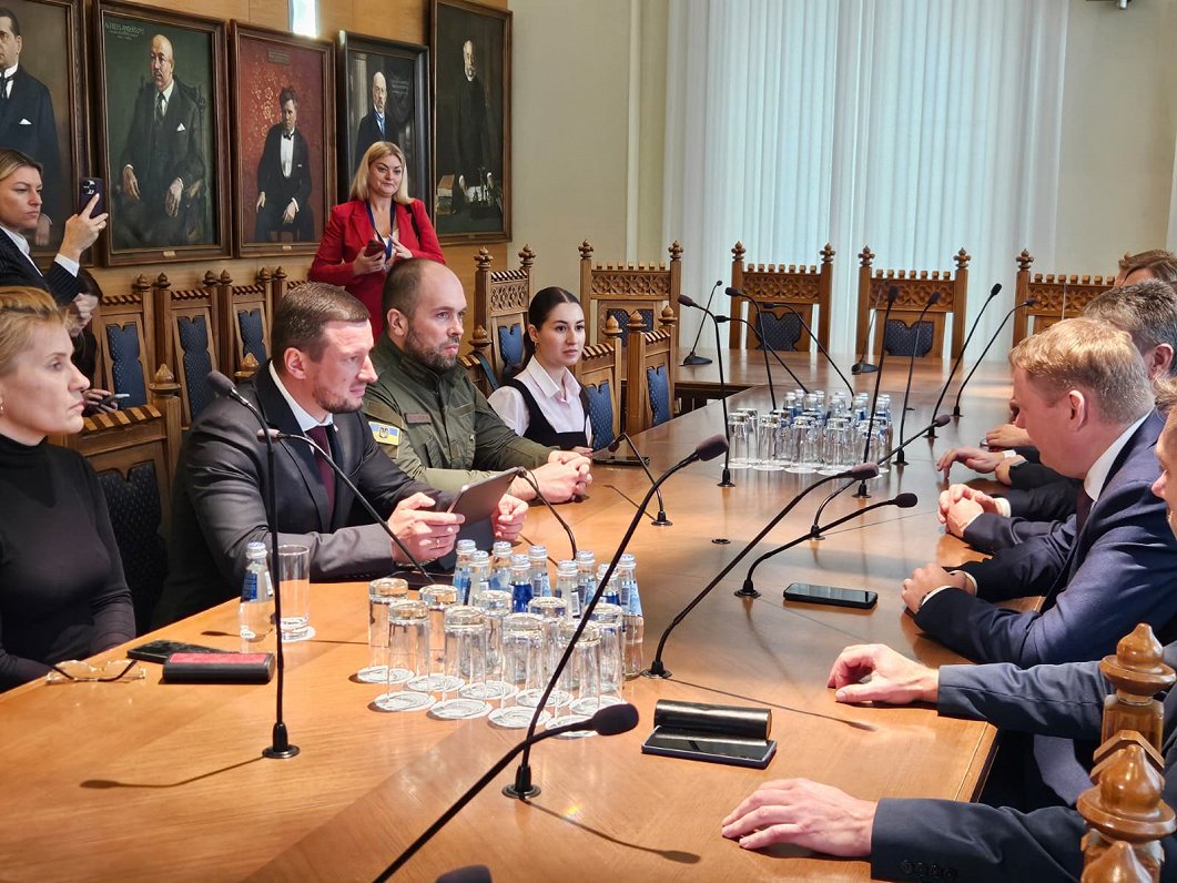 Hersonas pārstāvji Rīgā dalās ar izdzīvošanas pieredzi kara laikā