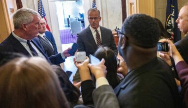 Senāta vairākuma līderis Džons Tjūns