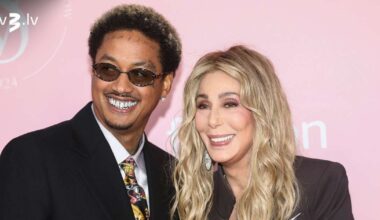 Šēra atbild kritikai par attiecībām ar 40 gadus jaunāku vīrieti