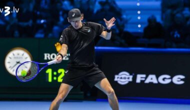 De Minors divos setos pieveic Fricu un saglabā cerības iekļūt “ATP Finals” pusfinālā