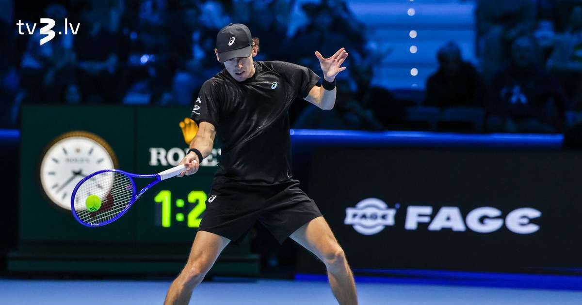 De Minors divos setos pieveic Fricu un saglabā cerības iekļūt “ATP Finals” pusfinālā