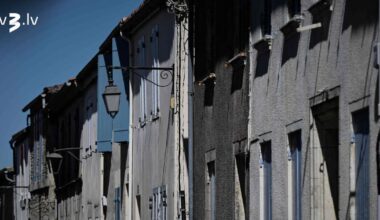 Automašīnai ietriecoties gājējos, Francijā ievainoti desmit cilvēki